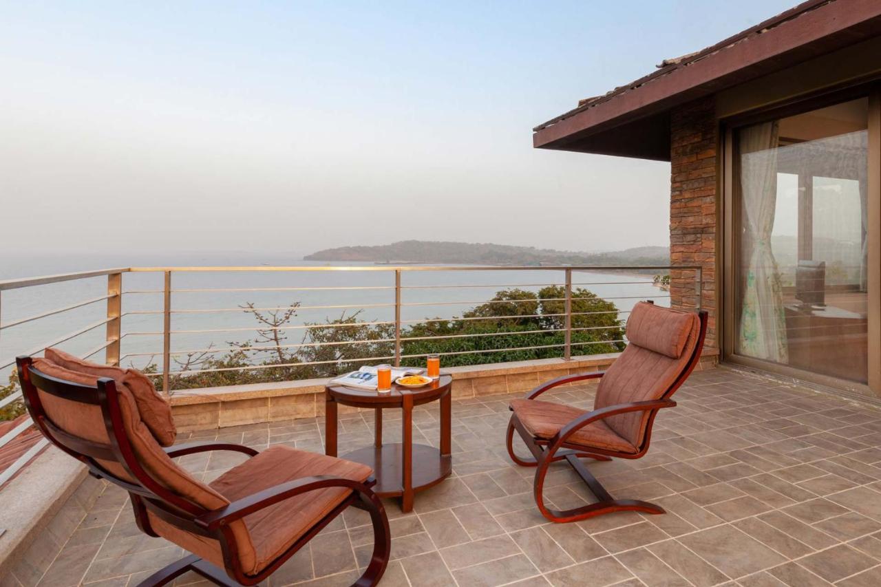 The Blue Horizon By Stayvista - Featuring A Beach-View Villa With A Swimming Pool, Indoor Games, And A Relaxing Balcony Alibag Bagian luar foto